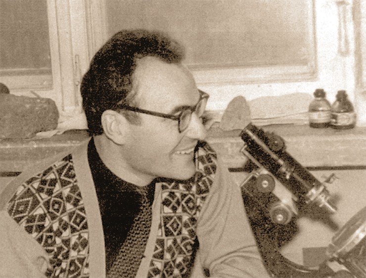 Гулин С.А. - первооткрыватель редкоземельной минерализации в Уджинском районе. По: (Эрлих, 2006)