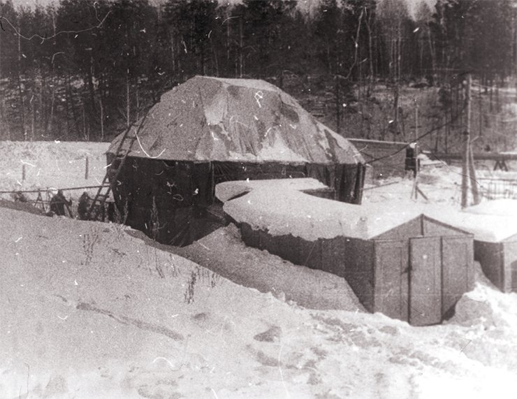 One of the working buildings in Zolotaya Dolina (‘Golden Valley’)—here researchers were doing world-level science. Winter 1958/1959