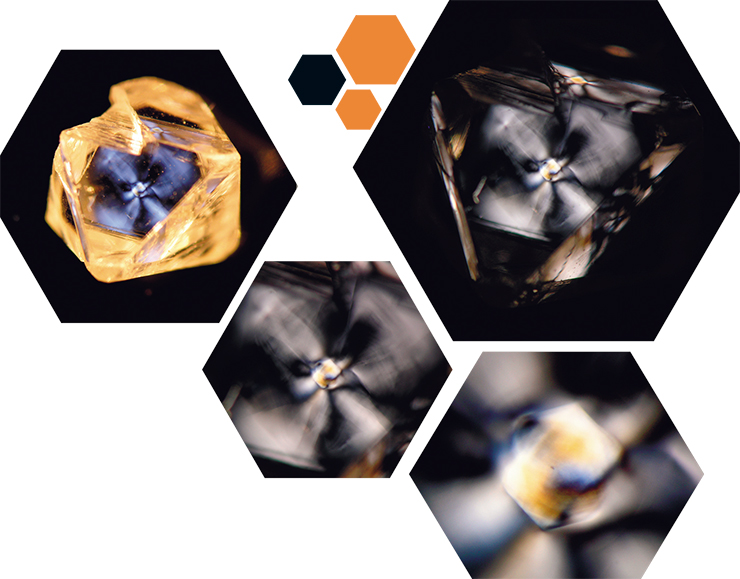 Лишь в поляризованном свете можно увидеть в центре этого алмазного кристалла тонкие детали строения – ядро октаэдрической формы, свидетельство смены условий роста кристалла