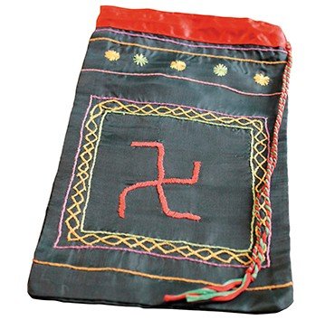 A pouch with a left-hand swastika, the symbol of the Bon Doctrine (as opposed to the right-hand Buddhist swastika). Modern item created by E. Yamaeva, Gorny Altai