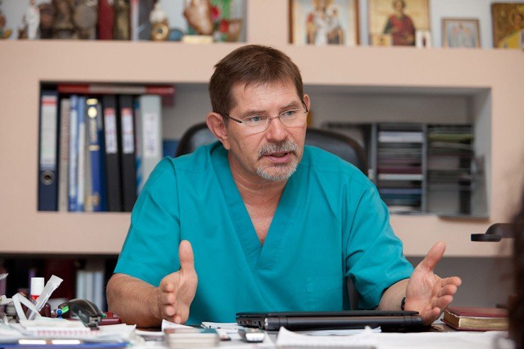Alexander Mikhailovich Chernyavsky, Doctor of Medicine, Professor, is Director of the Center for the Surgery of the Aorta, Coronary and Peripheral Arteries with the Novosibirsk Research Institute of Blood Circulation Pathology named after E. N. Meshalkin (NRIBCP). The photograph is the courtesy of the NRIBCP Press Service