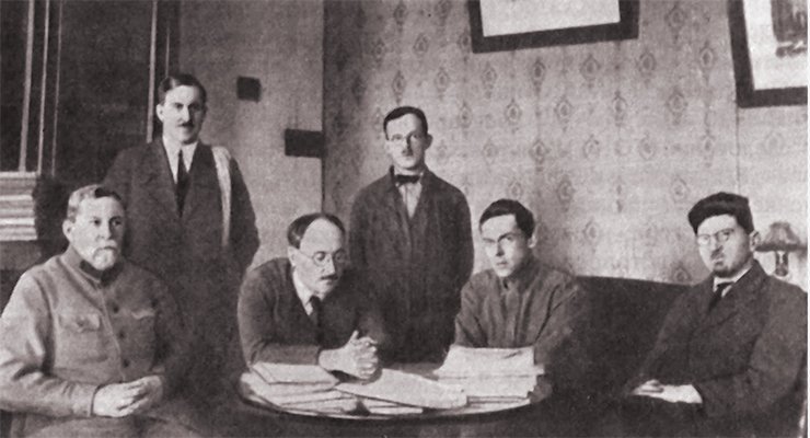 Ipatieff (on the very left) with his students: V. V. Ipatieff, N. A. Orlov, B. N. Dolgov, A. D. Petrov, and V. I. Nikolaev. Leningrad, 1928
