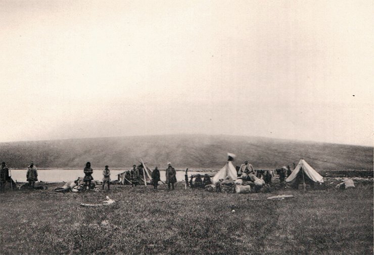Expedition’s camp on the River Medvezhaya. Photo by I. Tolmachoff. From: (Tolmachoff, 1911)