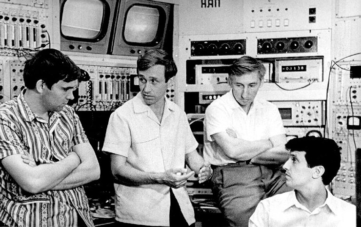1978. Pioneers in science: Academician A. N. Skrinsky in the panel control room of the antiproton accumulator discusses the newly found phenomenon of super-rapid electron cooling with young researchers V. V. Parkhomchuk, I. N. Meshkov, and N. S. Dikanskii