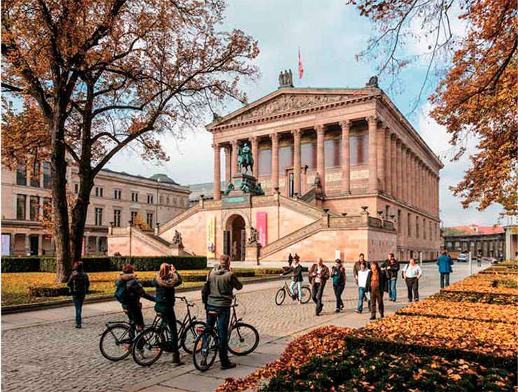 Старая национальная галерея, расположенная в великолепном здании с колоннадами в стиле неоренессанса, стала первым отреставрированным зданием берлинского Музейного острова. © SPK / Pierre Adenis
