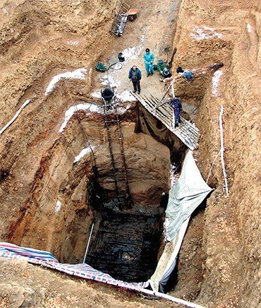 Раскоп 20-го кургана из Ноин-Улинского могильника хунну. Северная Монголия, 2006 г.