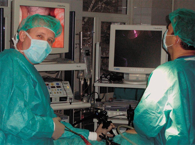 Лечение ожирения путем транслюминального хирургического вмешательства – продольной резекции желудка через стенку влагалища. Эта уникальная операция выполнена в Центре новых медицинских технологий ИХБФМ СО РАН в январе 2009 г. 