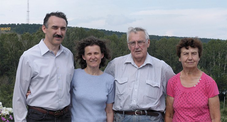 Andrei Seryi and Elena Seraia with Andrei’s parents. Kemerovo. July 2015