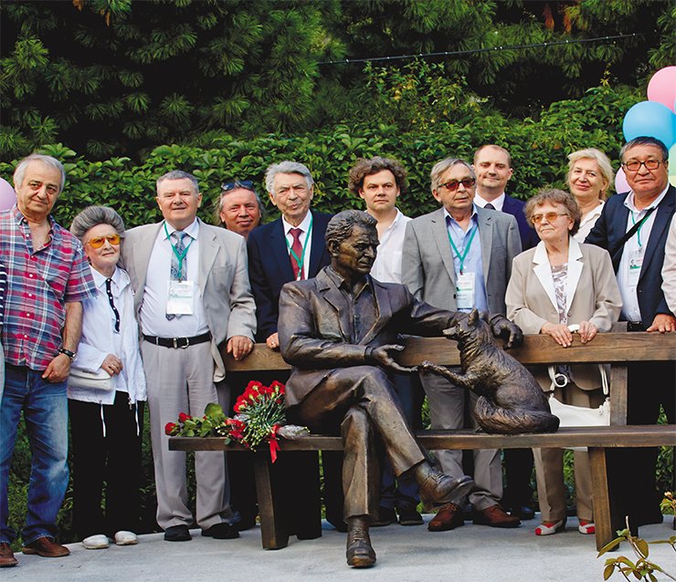 On August 7, 2017, on the occasion of Academician D. K. Belyaev 100th Anniversary, a memorial was unveiled. In the center of the memorial, there is a statue of the famous evolutionary geneticist, “shaking hands” with a domesticated fox – the object of his unique evolutionary experiment. Author of artistic concept: A. Kharkevich (Novosibirsk). Sculpted by K. Zinich (Krasnoyarsk)