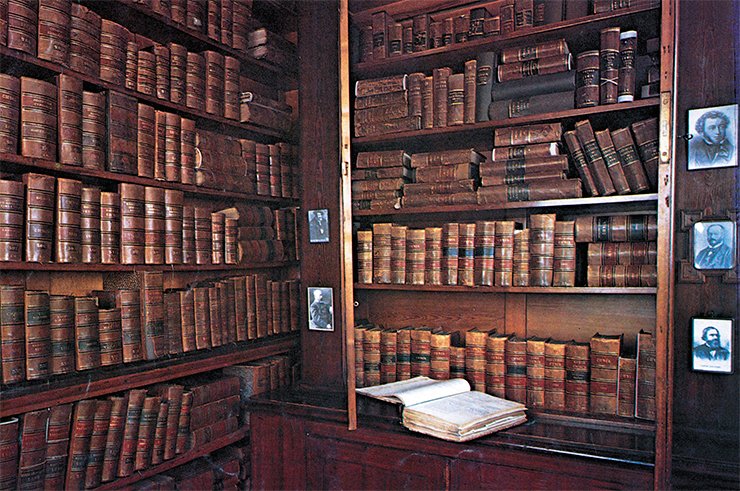 The main thing everybody entering Mendeleev’s home study pays attention to is a vast library collected by the scientist. Most of the books are devoted to natural sciences, and in the first place to chemistry. However, there are quite a few publications dealing with the questions of developing the industrial power of Russia. Many books contain personal inscriptions. Mendeleev’s set of works which the author compiled himself occupies a special place in the collection. It also contains some of his manuscripts, portraits and drawings. Numerous notes on the margins and spare sheets put Mendeleev’s library on a par with archival materials. D. I. Mendeleev Museum & Archives, St Petersburg State University