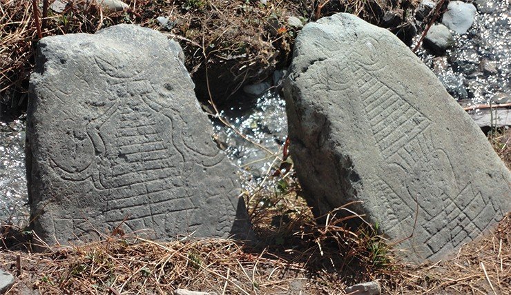 Stones with stupa images in a field near the village of Karsh