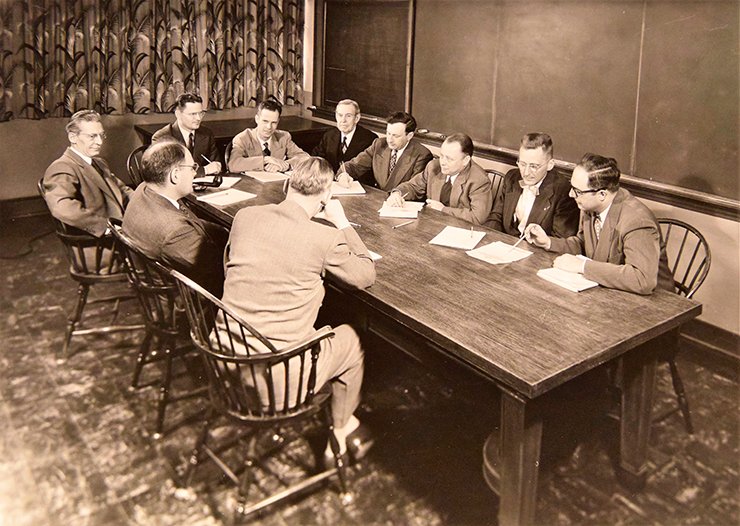 Ipatieff at a meeting with his colleagues working at Universal Oil Products (UOP), United States. Photo from the archive of Honeywell UOP (USA)