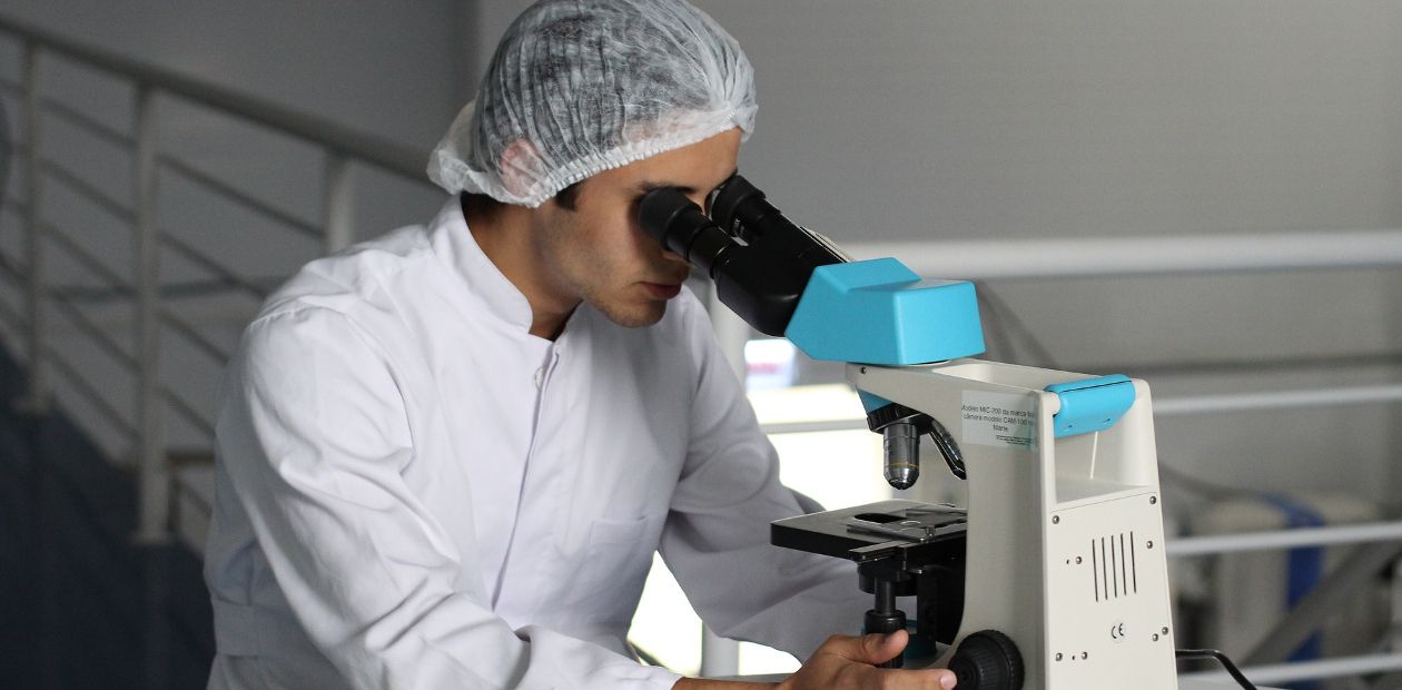Микроскоп с технологией «дополненной реальности» сам определит в образце раковые клетки