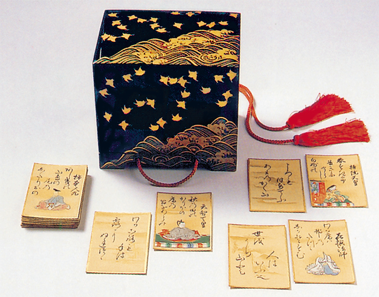 “Poetic cards” Hyakunin isshu (the 17th century). Such a deck consists of 200 cards: the presenter of the game has one hundred of them with the full text of the poems (yomifuda), and the other hundred with the texts of the second half of the pieces (torifuda) are handed out to participants who must as quick and fully as possible find the correspondence between the two halves of the deck