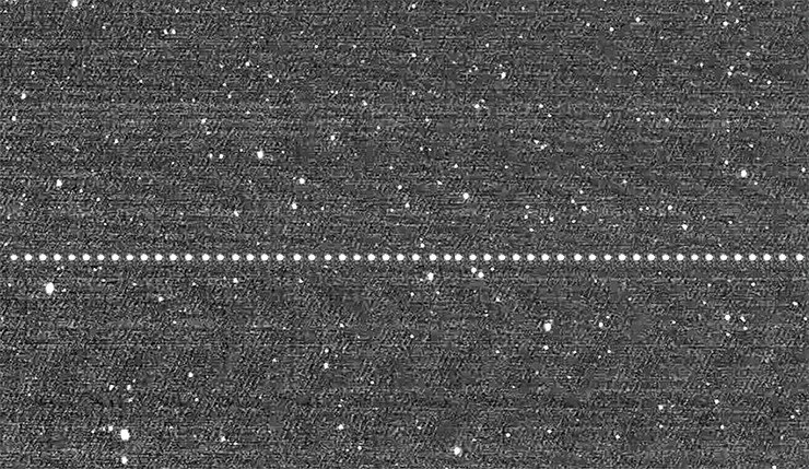 Комбинированное изображение дижущегося астероида 2012DA14 сделано на основе серии снимков, полученных на телескопе «МАСТЕР-2», установленном в Благовещенске