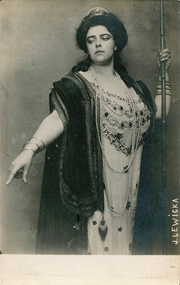 Amelia Vol-Lewicka-Eliava, diva of Tiflis Opera and Ballet Theater. Photo from Natalia Devdariani’s archive (Tbilisi, Georgia). Published for the first time
