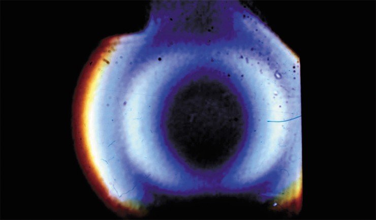 Этот свет из первого сверхпроводящего вигглера ИЯФ СО АН СССР демонстрирует радиальное распределение интенсивности синхротронной радиации. Фото автора 