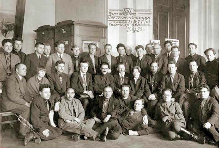 Сибирская делегация на XVI Всесоюзной партийной конференции, 27 апреля 1929 г. ГАНО, ф. П-11796, оп. 1, д. 30 