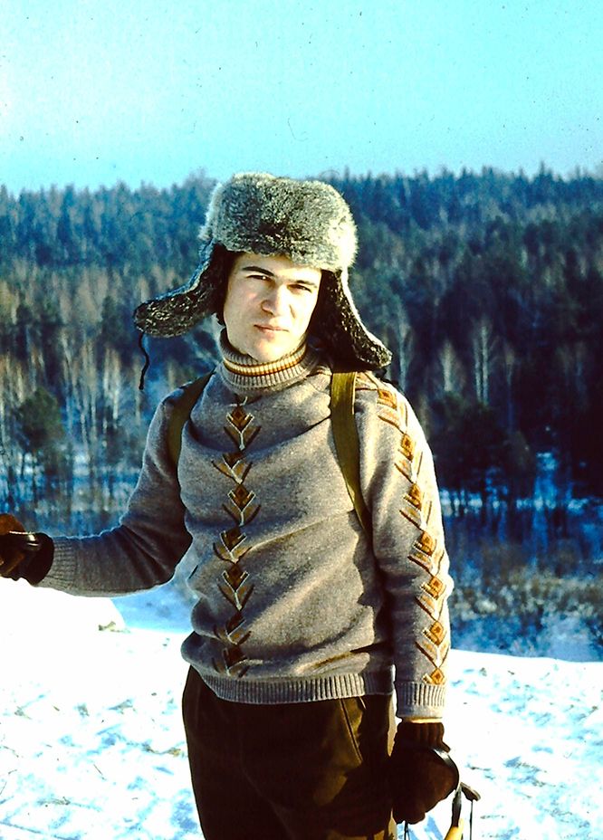 Аспирант Владимир Сурдин на занятиях Зимней школы в Коуровке под Свердловском. 1981 г.