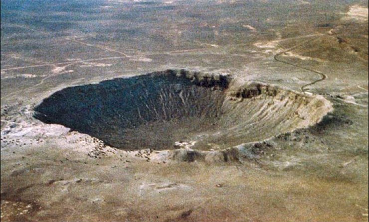 Метеоритный кратер Barringer (Аризона, США) диаметром около 1 км и возрастом около 50 тыс. лет 