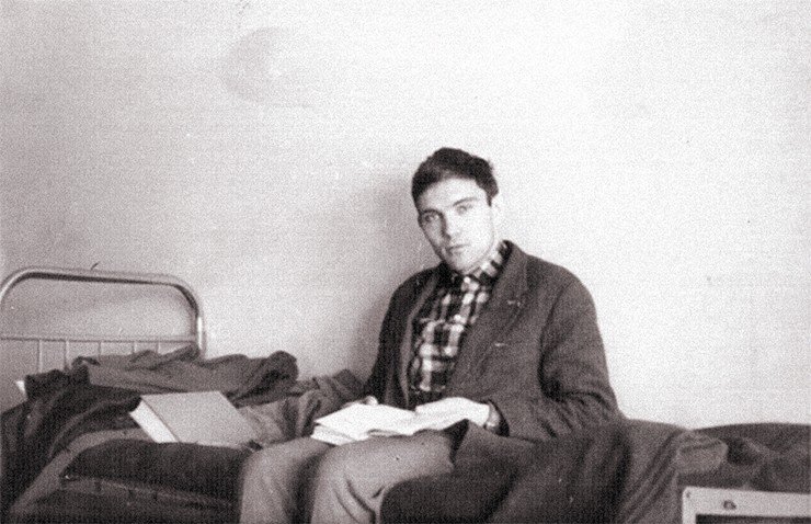 Зубрежка в общежитии НГУ. 1966 г. Фото из архива автора 
