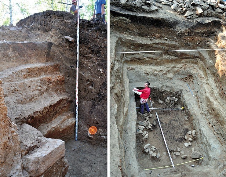 На дне могильной ямы размером около 3,5×2,5 м лежали разбитые глиняные сосуды, светильня, изделия из белого нефрита