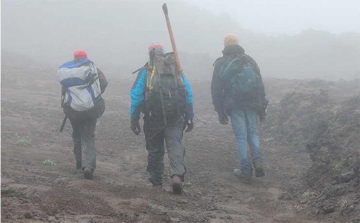 In August, Kamchatka weather is unpredictable. At times, it pampers people with bright sun, and at other times, it meets them with gale, rain, and fog. Whatever the weather, walks to Gorelyi were never cancelled