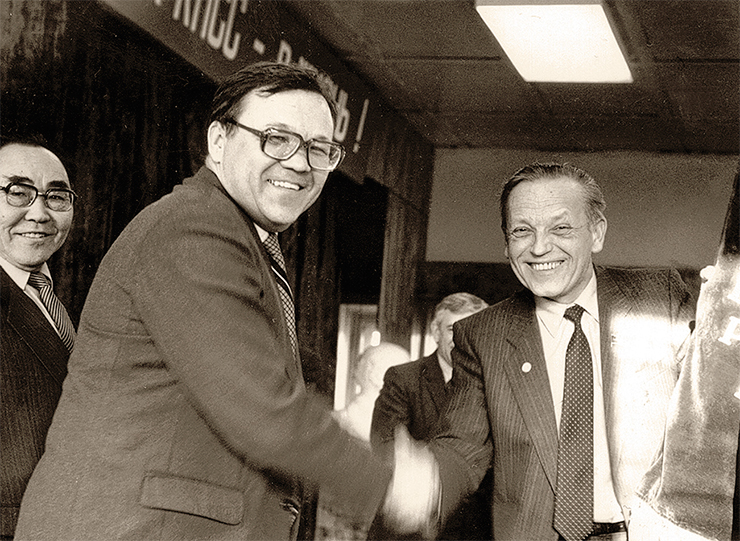 Left: Academician Nikolay L. Dobretsov. On right: Academician Valentin A. Koptyug