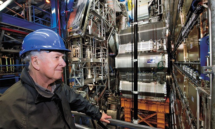 Питер Хиггс во время посещения детектора ATLAS. © 2012 CERN