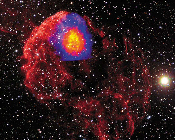 В остатке сверхновой IC 443 в созвездии Близнецов, известной как туманность Медуза, японский космический рентгеновский телескоп «Сузаку» обнаружил рентгеновское излучение от полностью ионизированного кремния и серы – своего рода «ископаемый» отпечаток высокотемпературных условий, возникших непосредственно после взрыва звезды. © JAXA/NASA/Suzaku 