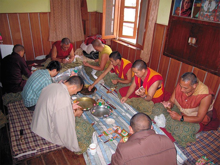 В тибетском монастыре в Дхарамсале (Индия) занимаются и изготовлением традиционной масляной скульптуры