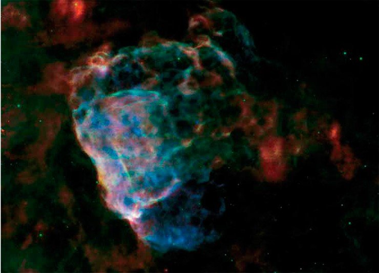 На этом изображении видна разрушительная сила мощного взрыва сверхновой звезды. Пузырящееся облако – это ударная волна неправильной формы, порожденная сверхновой звездой, взрыв которой могли бы заметить на Земле 3,7 тыс. лет назад. Останки этой звезды (объект Puppis A) удалены от нас на расстояние около 7 тыс. световых лет, а их размеры достигают почти 10 световых лет. Фото смонтировано из изображений, сделанных в инфракрасном (красный и зеленый цвет соответствует длинам волн 70 мкм и 24 мкм, соответственно) и рентгеновском (синий цвет) диапазоне. Credit: NASA/ESA/JPL-Caltech/GSFC/IAFE