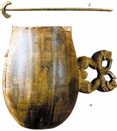 Рис. 134. Курган №1, могильник Ак-Алаха-3: а — деревянная кружка; б — мутовка 