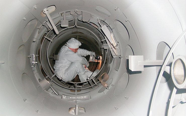 Inside the GDT vacuum chamber 