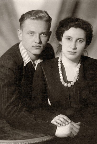 Валентин Афанасьевич с женой, Ириной Федоровной Михайловой. 1953 г.