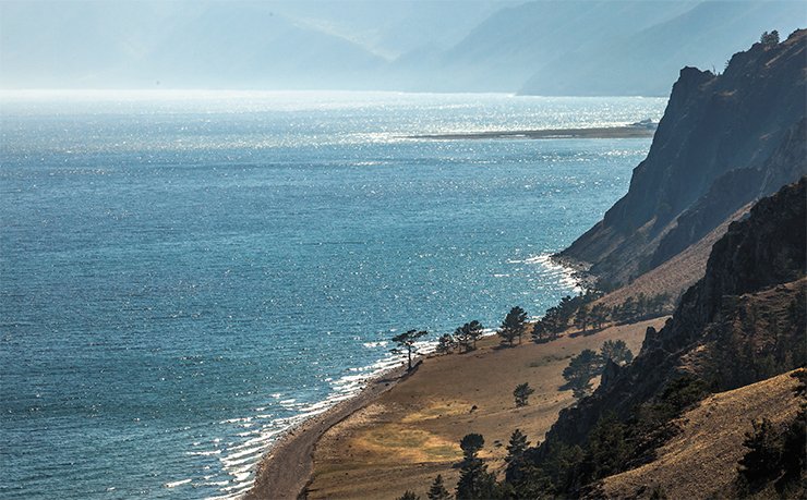 Lake Baikal: the tide line. Photo by V. Korotkoruchko