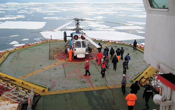 На «Академике Федорове» можно разместить до 175 членов экспедиции для смены зимовочного состава антарктических станций. Здесь также оборудованы вертолетная площадка и ангар на два вертолета типа МИ-8 