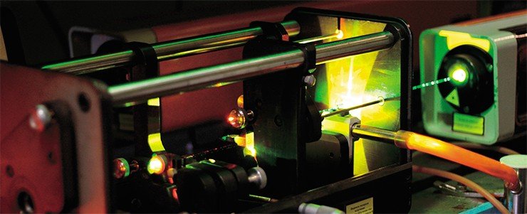 Для возбуждения ридберговских атомов используются перестраиваемые лазеры с частотой повторения импульсов 5 кГц и длительностью импульсов 20—100 нсек