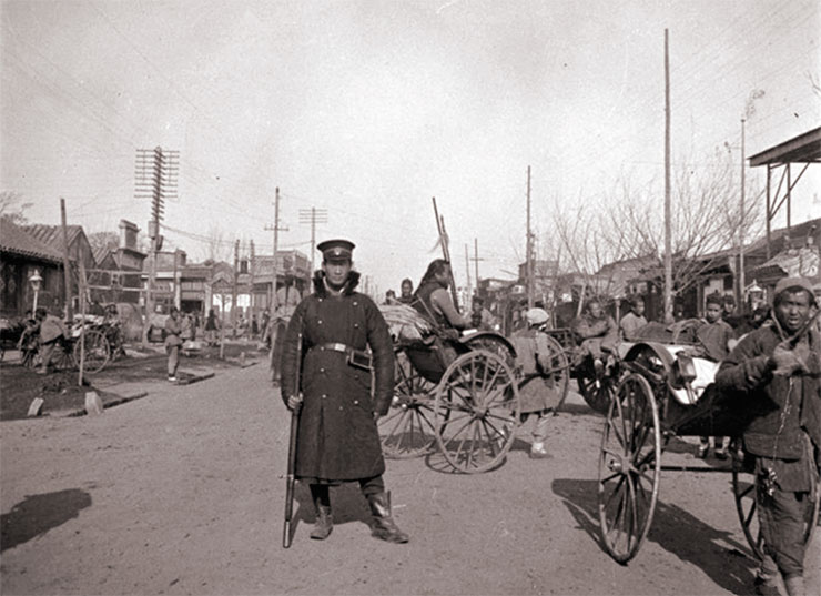 Блюститель порядка. 1909 г. Фото А. Дютертра