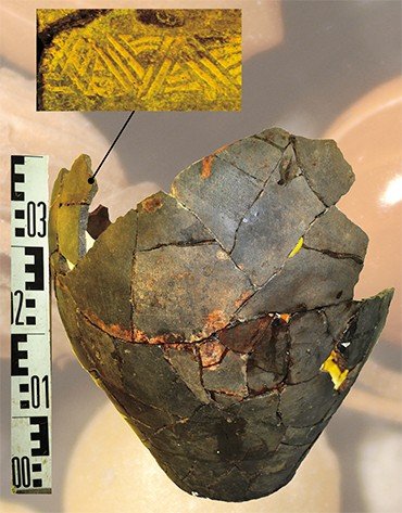 На дне этого глиняного сосуда из 11-го ноин-улинского кургана хунну сохранились остатки содержимого, в состав которого входило просо
