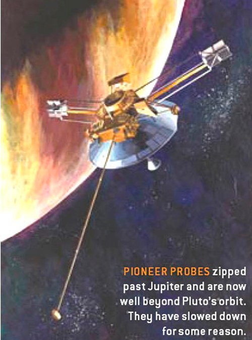 Аномалия «Пионеров»: зонды «Пионер-10» и «Пионер-11», пройдя мимо Сатурна, свободно движутся к границе Солнечной системы. Но в их движении было замечено аномальное отрицательное ускорение, объяснить которое долгое время не удавалось