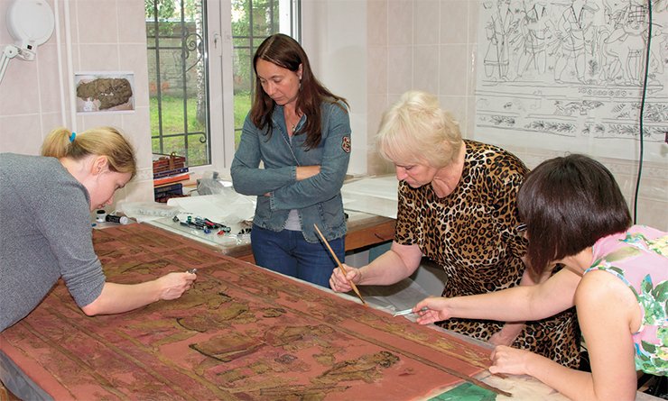 The unique find is reviving thanks to restorers. From left to right: N. P. Sinitsina, a top grade fine art restorer (textiles and leather), head of the Leather Restoration Group with the Department of Non-Conventional Restoration Technologies at the Grabar All-Russian Art, Scientific and Restoration Center (Moscow); Ye. S. Sinitsina, a fine art restorer with the same department; and O. S. Popova, a fabric restorer with the Pushkin State Museum of Fine Arts (Moscow)