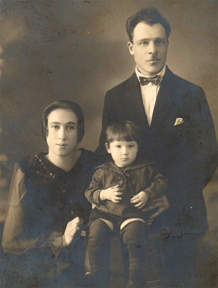 Иосиф Макальский с родителями. Начало 1930-х гг.