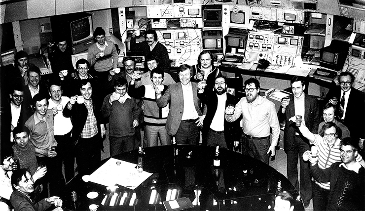 Празднование рождения ипсилон-мезонов на ускорителе ВЭПП-4. 30 апреля 1982 г. Фото из архива ИЯФ