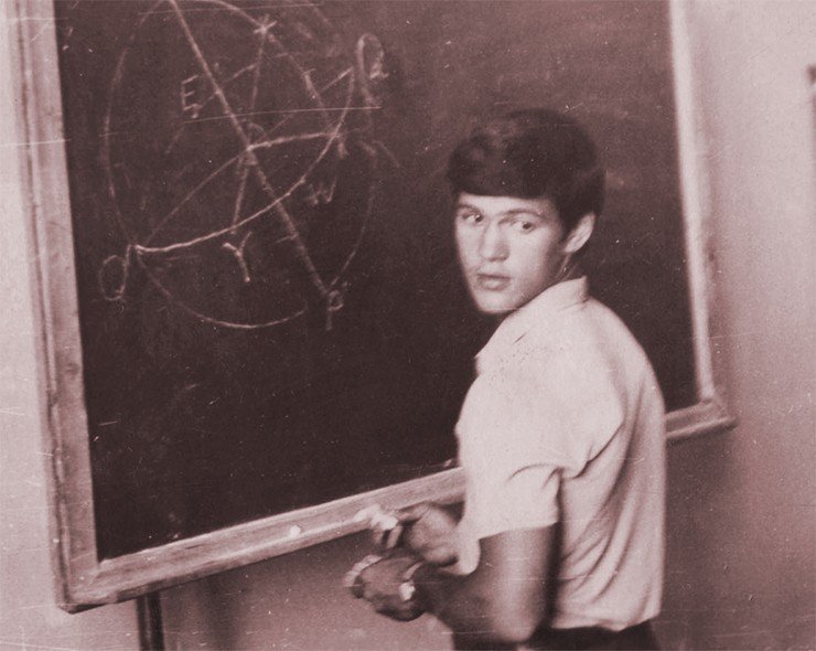 Владимир Сурдин на занятиях астрокружка, 1969 г.