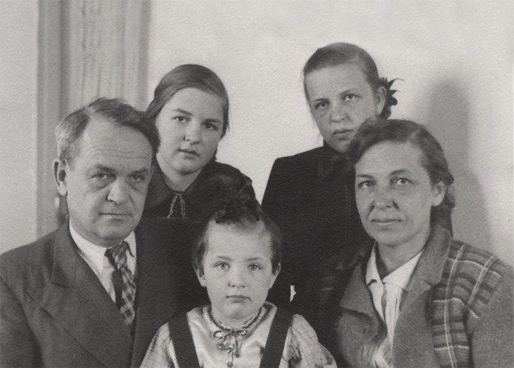 А. А. Ковальский с семьей. 1952 г. 