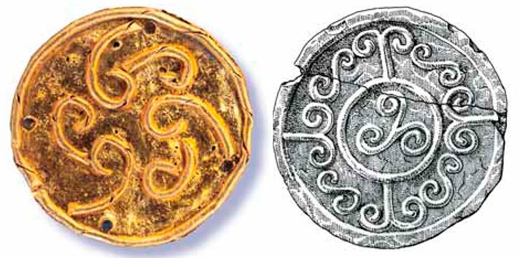 The simple ornament on this golden plaque (these items were stitched onto clothes) (left), which was made in the Chinese tradition, is similar to the patterns on decorative tile disks fixed on the front of the roofs of rich houses in the Han era (right). Drawing by E. Shumakova