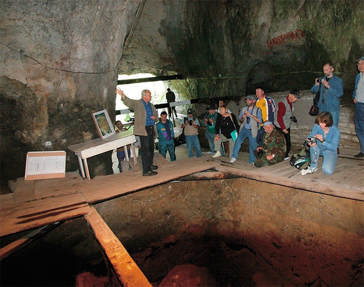 Участники международного симпозиума по древнейшей археологии Алтая (2005 г.)