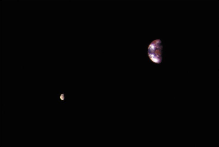 Снимок Земли и Луны с орбиты Марса. Credit: NASA/JPL-Caltech/University of Arizona