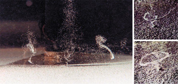 Визуализация вихрей в экспериментальной установке с помощью песка (Th. Leweke, 1990). Слева: с понижением давления в центре первоначального вихря кварцевый песок поднимается кверху. Ядро начального вихря слегка наклонено и изогнуто. За начальным завихрением следуют два других, значительно более слабых, вихря. Они, по-видимому, разрушаются, т. к. частички песка рассыпаются и больше не собираются в центре. Справа вверху: при высокой скорости вращения ядро первоначального вихря закручивается в спираль. Хотя изогнутая часть ядра расположена почти горизонтально, частички песка в нем не оседают. Справа внизу: ядро сильного завихрения может замыкаться в круг